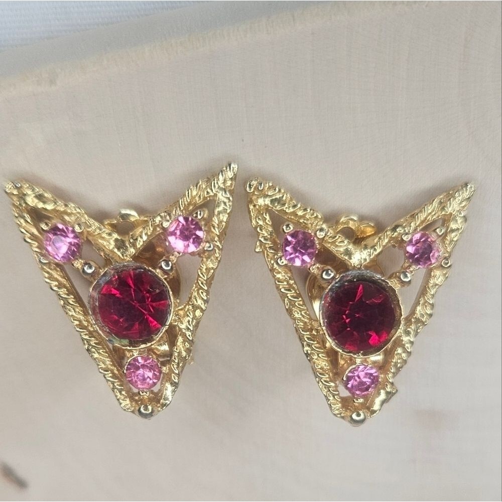 Vtg 1950s Red & Pink Rhinestone Triangle Clip On Earrings - Excellent Condition